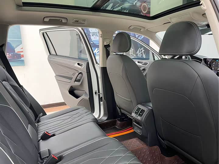 Фото 7 - Volkswagen Tiguan L Pro