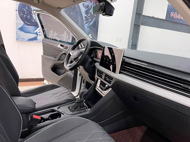 Фото 8 - Volkswagen Tiguan L Pro