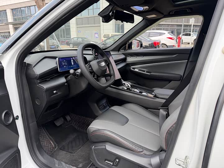 Фото 4 - Geely Atlas