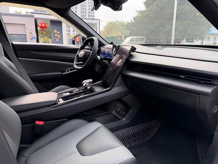 Фото 8 - Geely Atlas