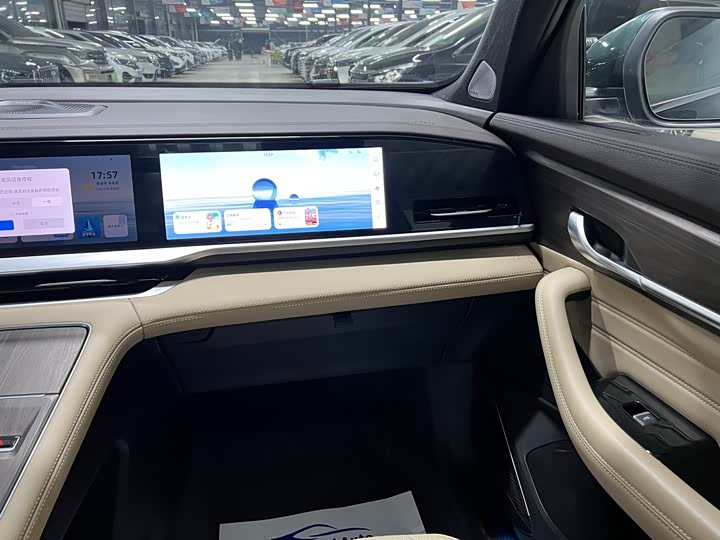 Фото 12 - Geely Monjaro