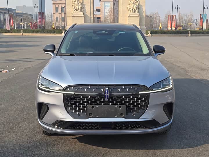 Фото 2 - Lincoln Corsair