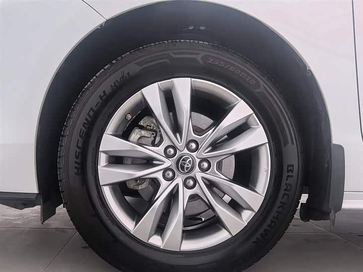 Фото 17 - Toyota Sienna