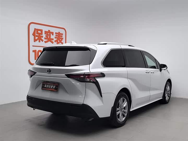 Фото 2 - Toyota Sienna