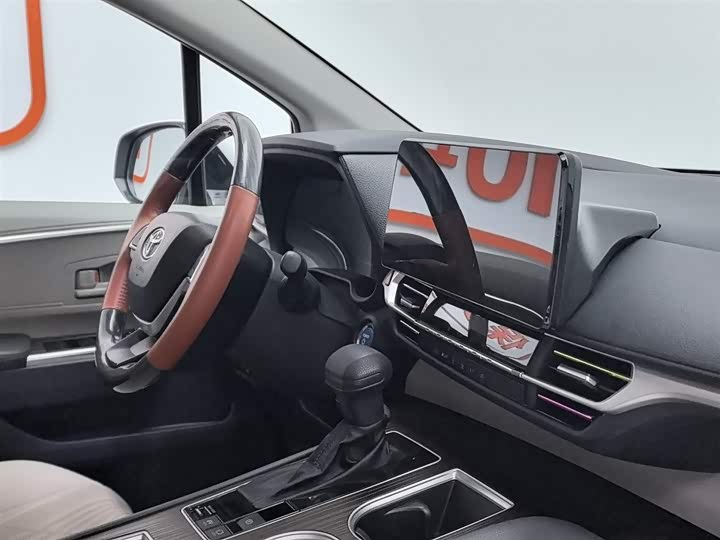 Фото 22 - Toyota Sienna