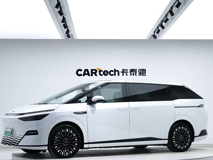 Фото 1 - XPeng X9