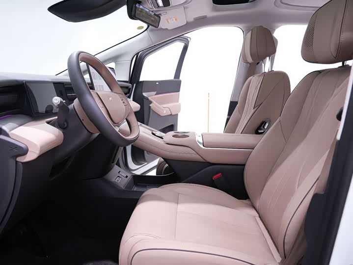 Фото 21 - XPeng X9