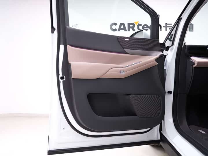 Фото 25 - XPeng X9