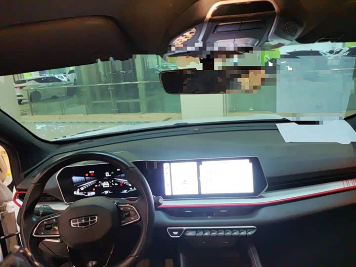 Фото 10 - Geely Coolray