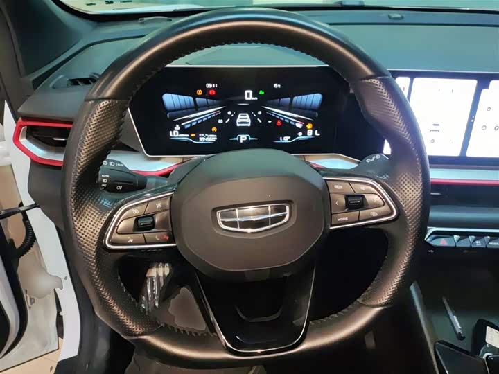 Фото 11 - Geely Coolray