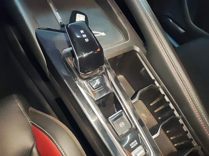 Фото 14 - Geely Coolray