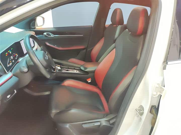 Фото 15 - Geely Coolray