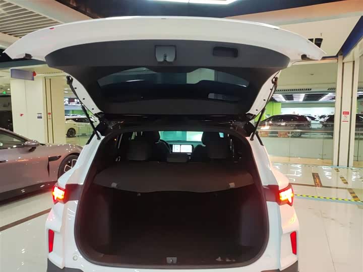 Фото 19 - Geely Coolray