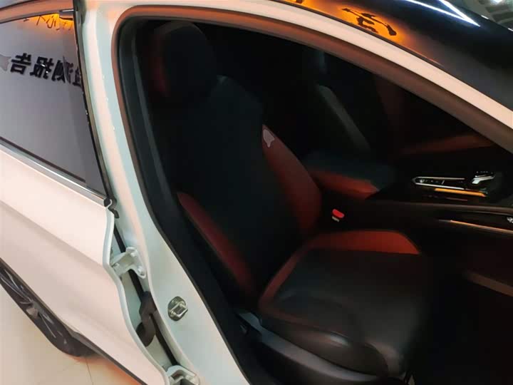 Фото 25 - Geely Coolray