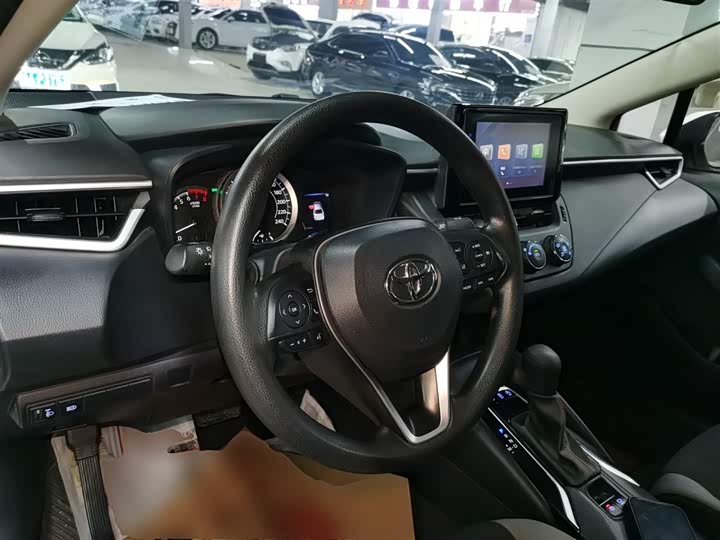 Фото 10 - Toyota Corolla