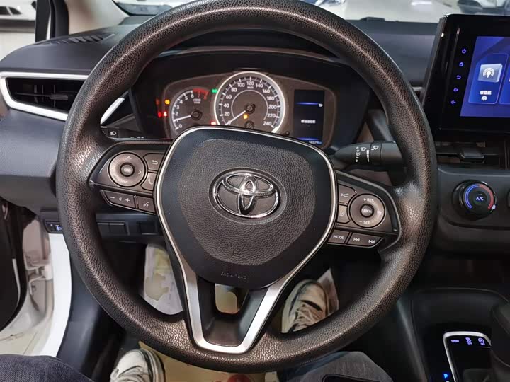 Фото 11 - Toyota Corolla