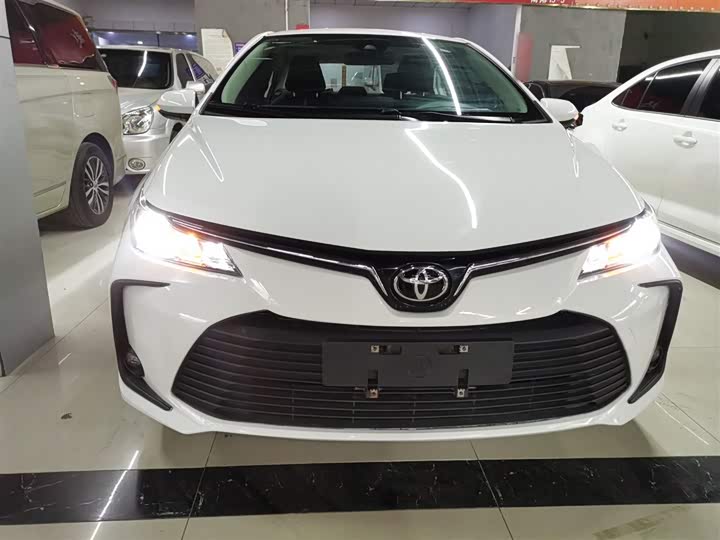 Фото 3 - Toyota Corolla