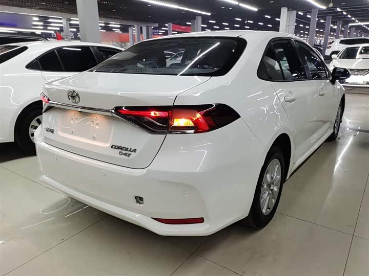 Фото 7 - Toyota Corolla