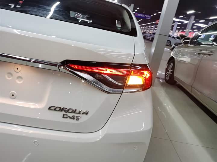 Фото 8 - Toyota Corolla