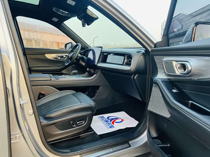 Фото 12 - GAC Trumpchi GS8