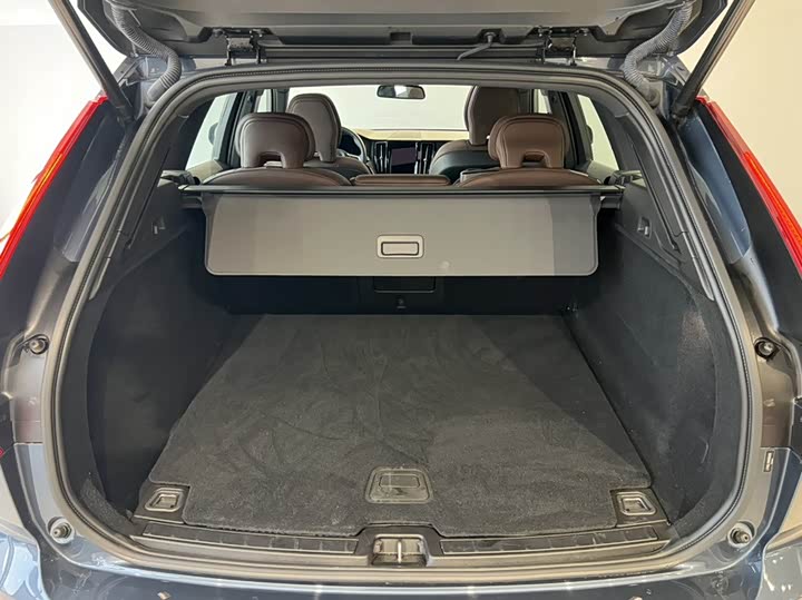 Фото 8 - Volvo XC60