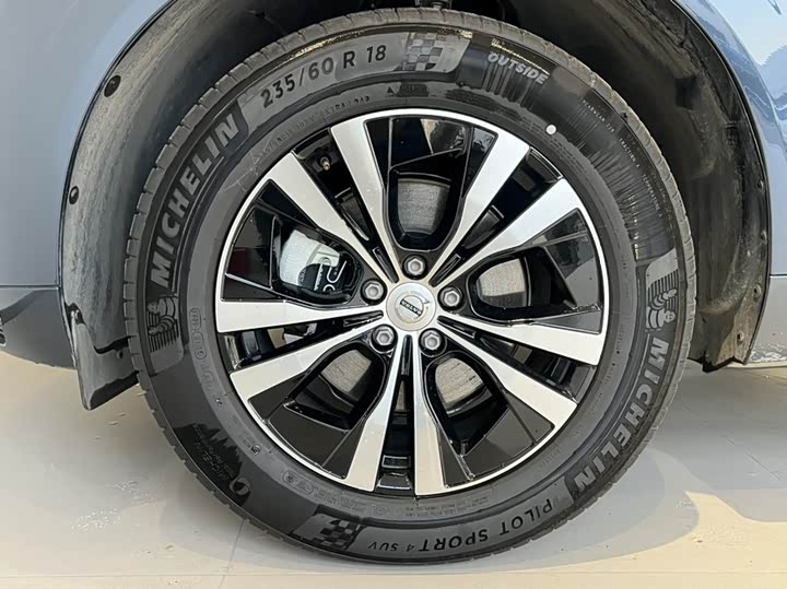 Фото 9 - Volvo XC60