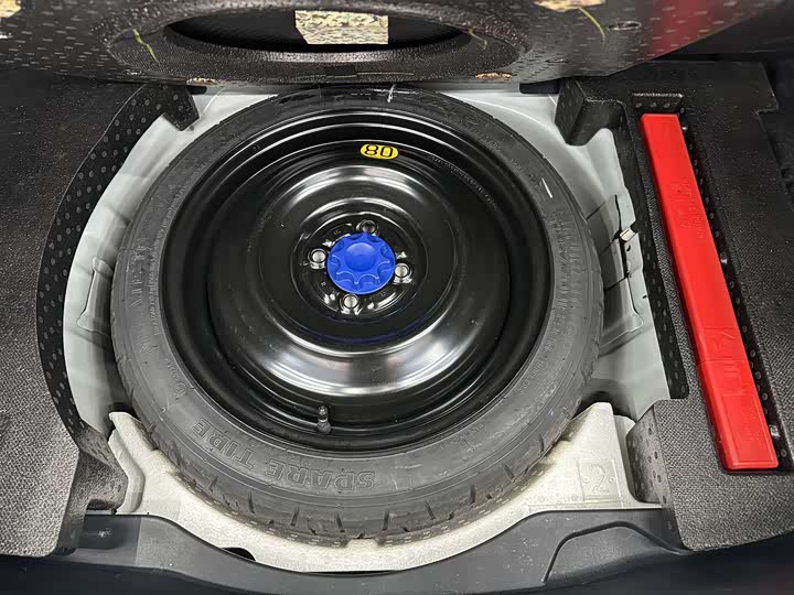 Фото 15 - Toyota Yaris L Hatchback