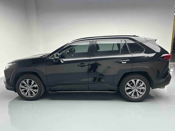 Фото 13 - Toyota RAV4