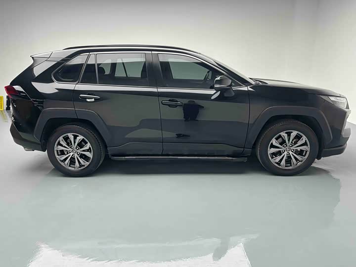 Фото 14 - Toyota RAV4