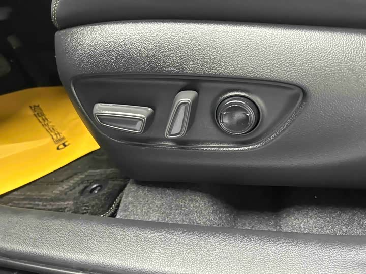 Фото 20 - Toyota RAV4