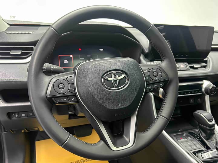 Фото 21 - Toyota RAV4