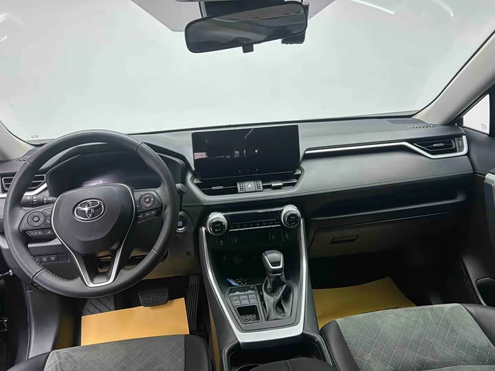 Фото 7 - Toyota RAV4