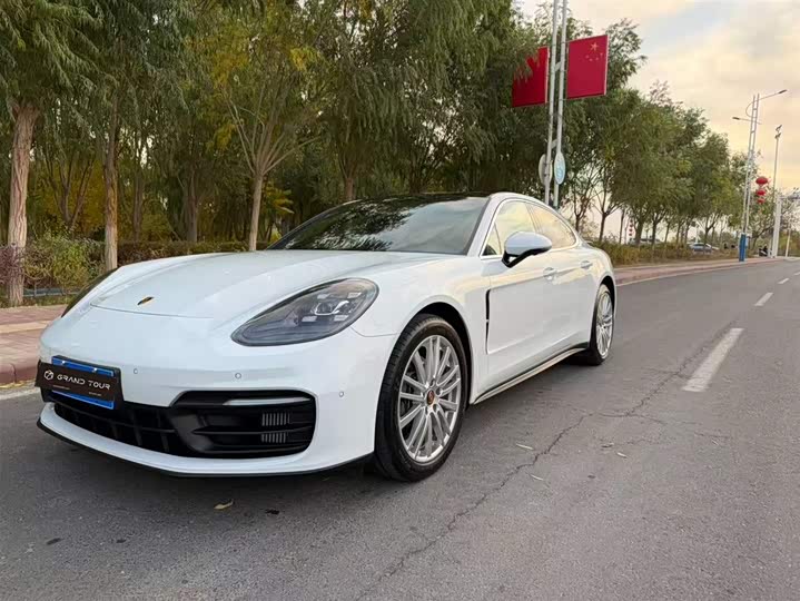 Фото 1 - Porsche Panamera