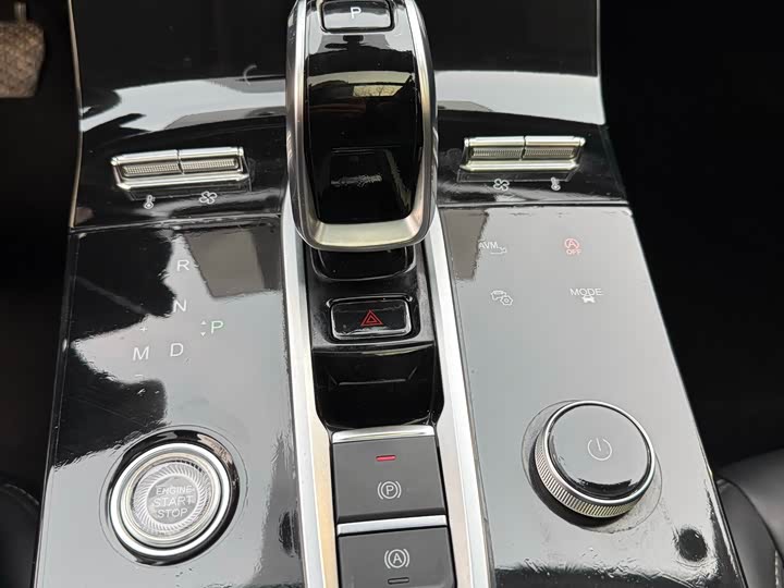 Фото 14 - Chery Tiggo 8