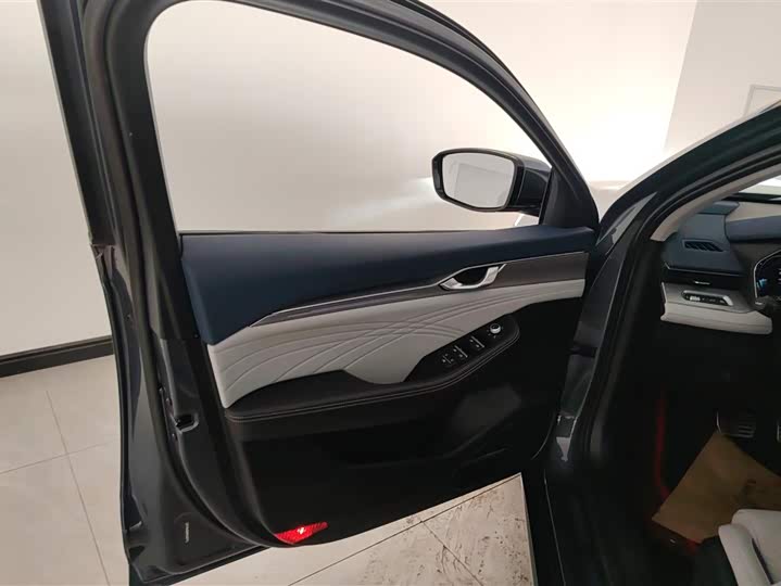 Фото 7 - Geely Preface