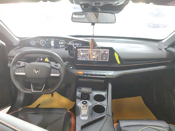 Фото 10 - Changan UNI-V