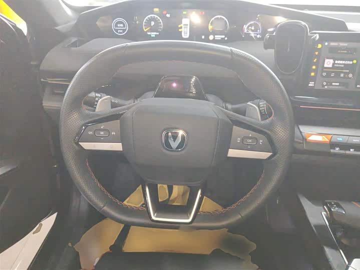 Фото 11 - Changan UNI-V