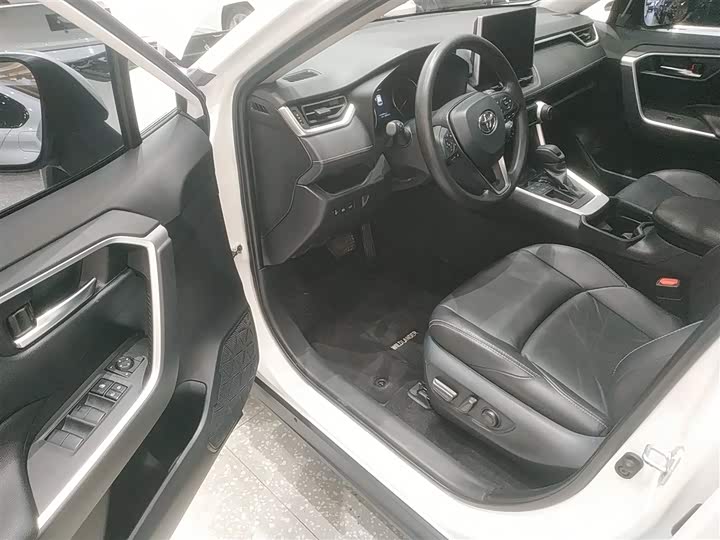 Фото 16 - Toyota Wildlander