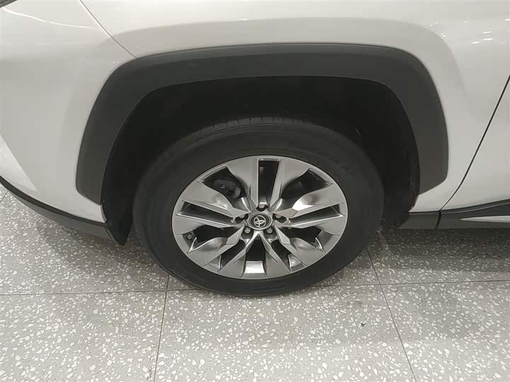 Фото 23 - Toyota Wildlander