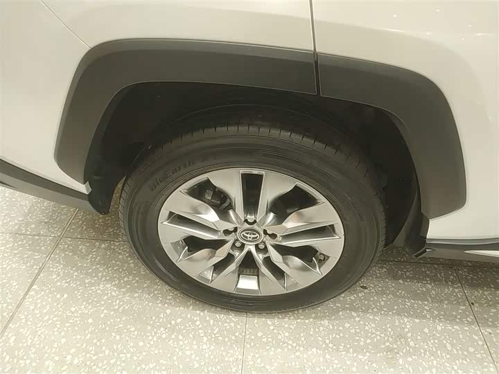 Фото 26 - Toyota Wildlander