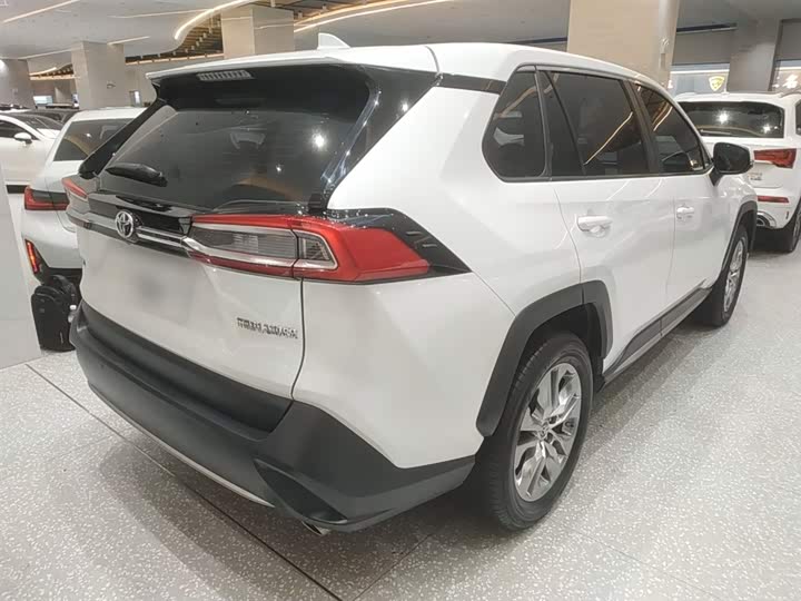 Фото 7 - Toyota Wildlander