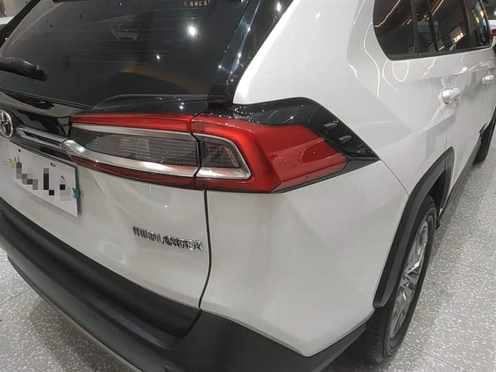 Фото 8 - Toyota Wildlander