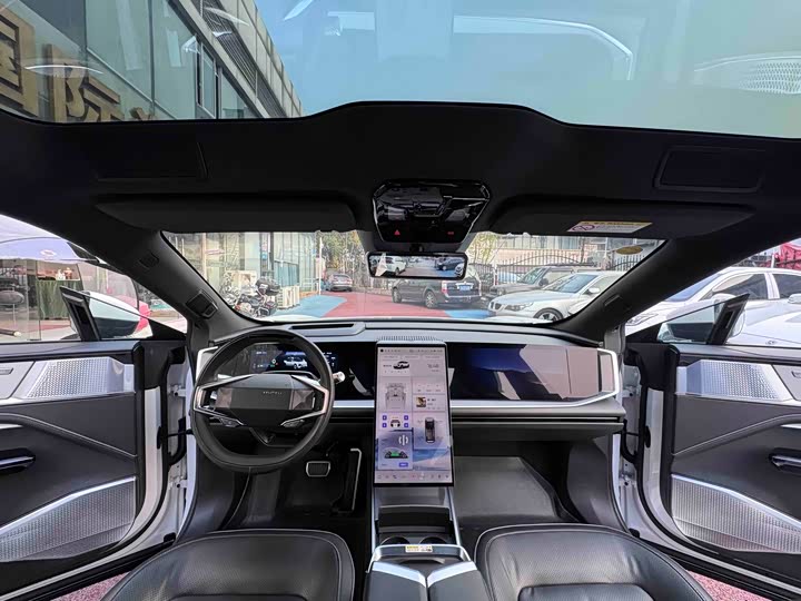 Фото 11 - HiPhi Y