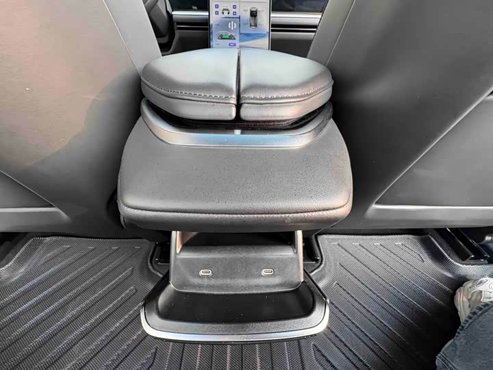 Фото 13 - HiPhi Y