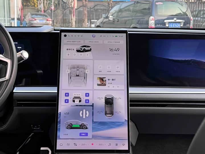 Фото 14 - HiPhi Y