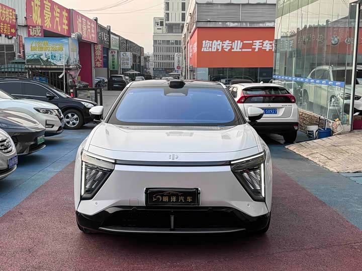 Фото 2 - HiPhi Y