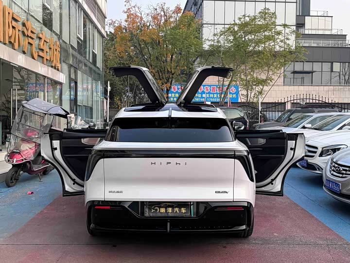 Фото 6 - HiPhi Y