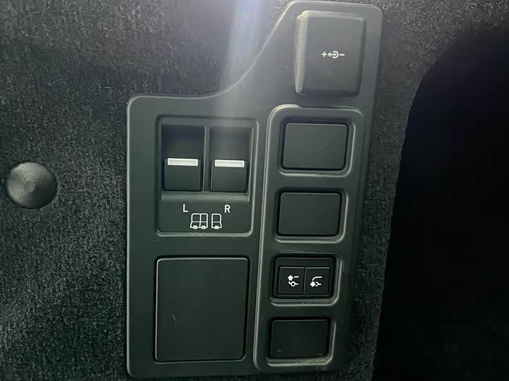 Фото 20 - Land Rover Discovery