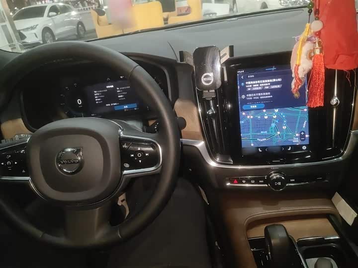 Фото 10 - Volvo S90