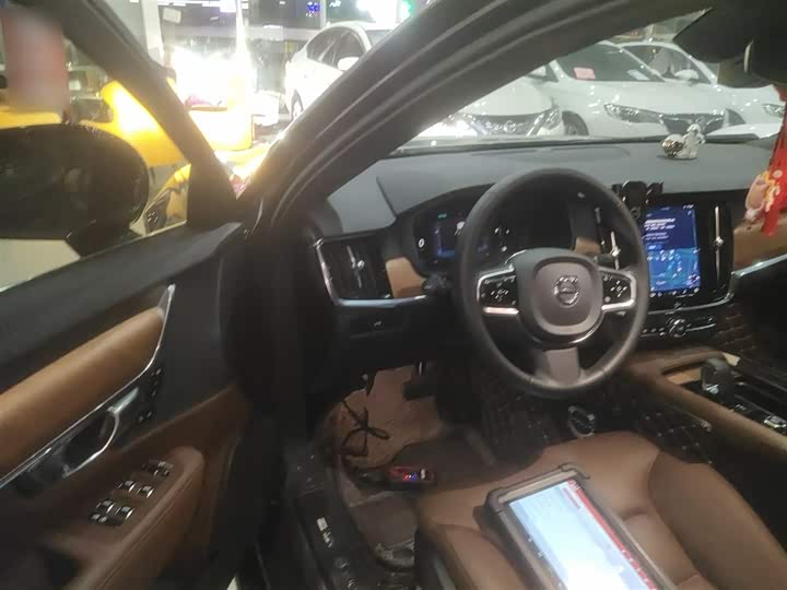 Фото 16 - Volvo S90